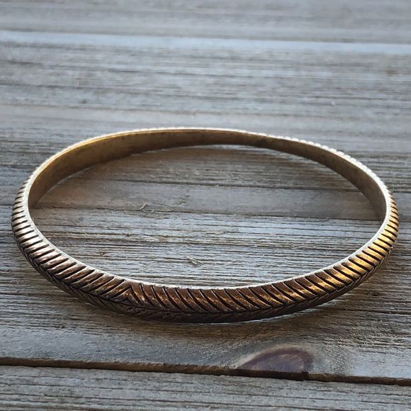 Lucky Brand Herringbone Patterned Antique Gold Tone Asymmetrical Bangle! EUC - Picture 11 of 12